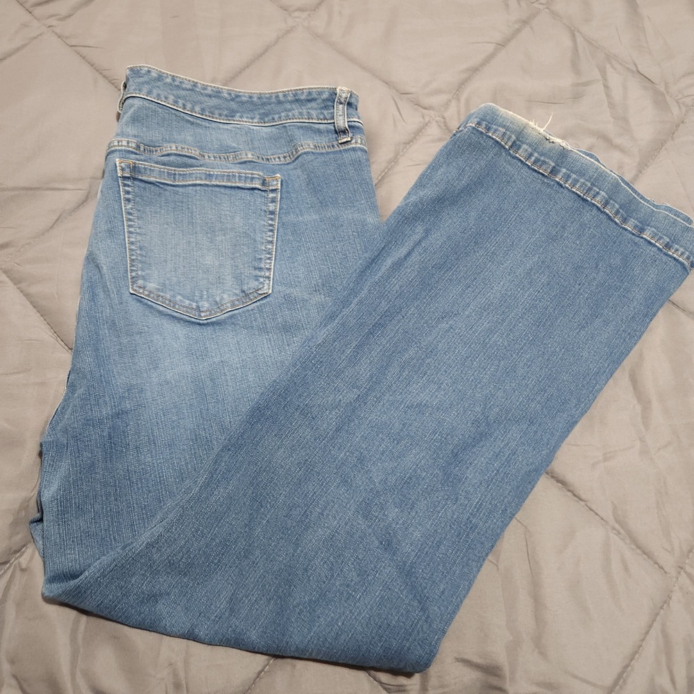 Torrid Mid-Rise Flare Jeans 22R Vintage Stretch Button Fly Blue Denim Plus Size‎